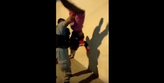 PM vira suspeito de cabeça para baixo durante abordagem em Minas