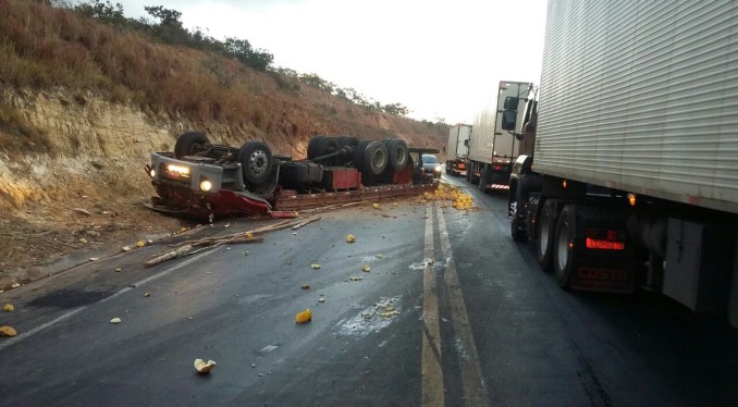 Norte de Minas - Caminhoneiro morre em acidente na BR-251 na Serra de  Francisco Sá