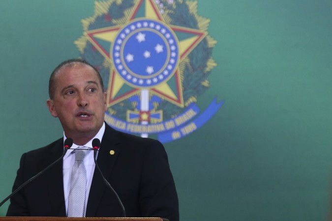 Ministro anuncia exoneração de 300 comissionados e início da despetização do governo