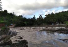 Barragem se rompe em Novo Cruzeiro, no Vale do Jequitinhonha