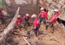Bombeiros encontram pai e duas filhas soterrados em Santa Maria de Itabira
