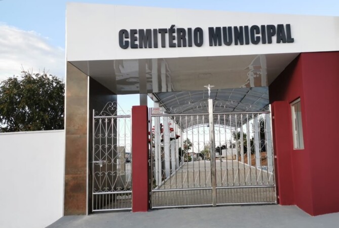 Cemitério de Capelinha está de “cara nova”