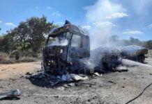 Carreta é destruída por incêndio na BR-135