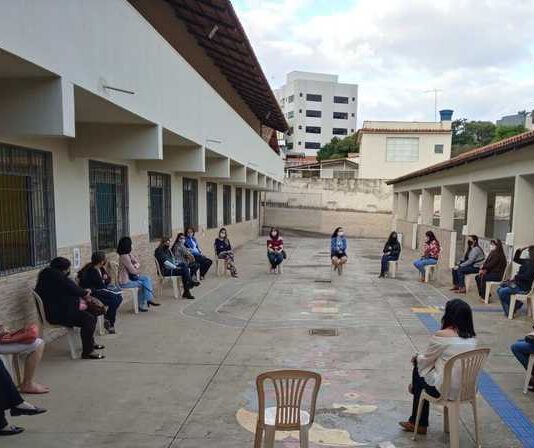 Abertas inscrições para psicólogos e assistentes sociais que desejam atuar na rede estadual de ensino em Minas Gerais