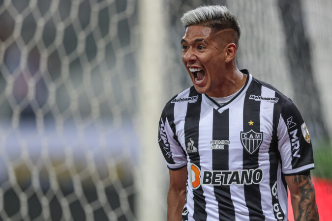 Galo goleia o River e avança na Libertadores