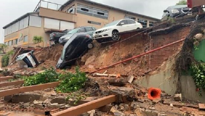 Muro de academia desaba durante chuva em Diamantina