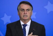 Bolsonaro assina filiação ao Partido Liberal