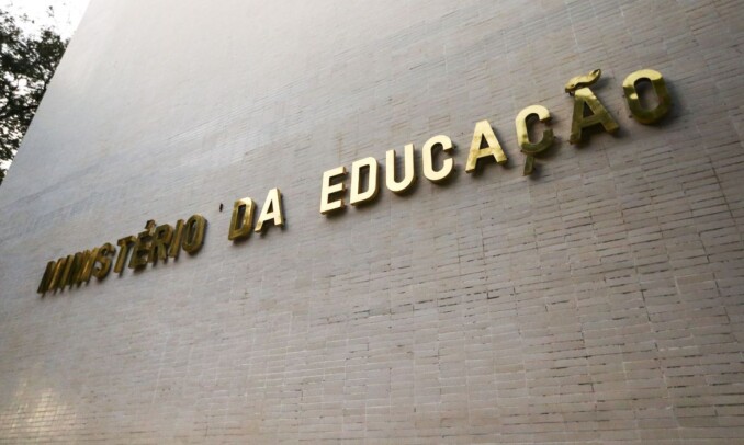 Instituições Federais de Ensino não podem exigir vacina contra Covid-19, diz ministro da Educação