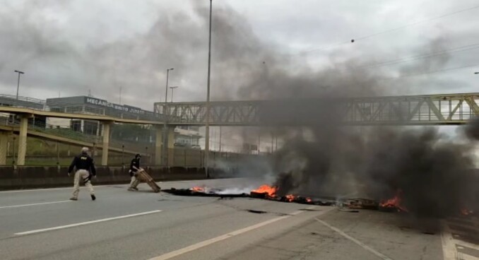 Governadores ordenam desobstrução de rodovias