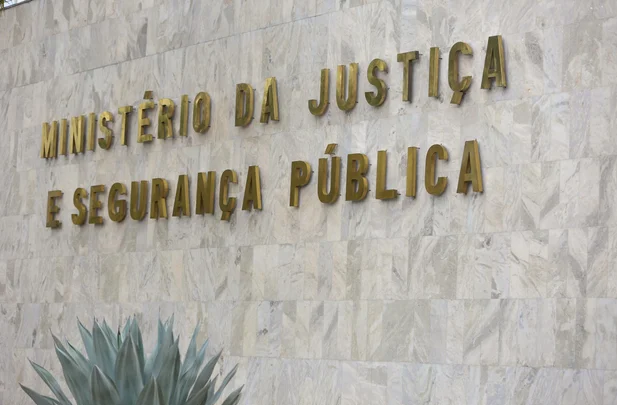 Ministério da Justiça faz novo esclarecimento sobre o recadastramento de armas