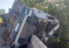 Motorista Fica Ferido Após Tombamento de Carreta na MG-451